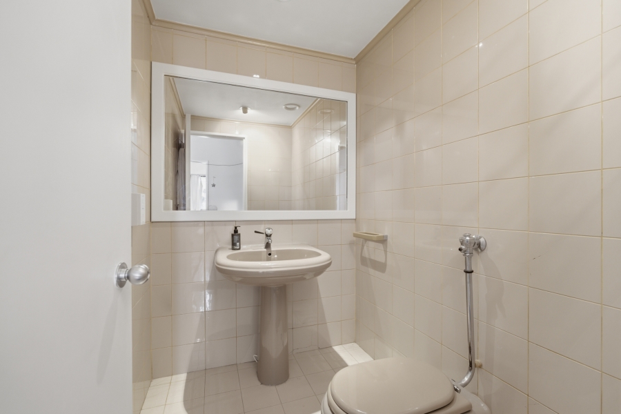 To Let 4 Bedroom Property for Rent in Sea Point Western Cape